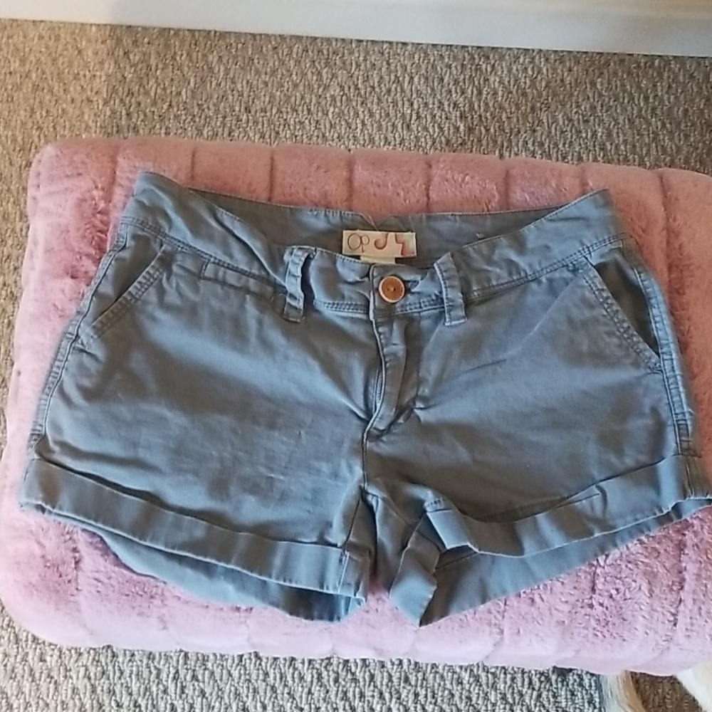 Grey shorts